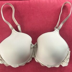 34C Chantelle bra